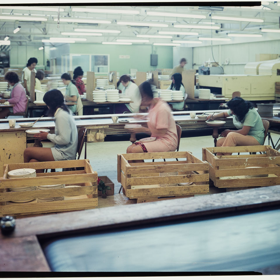 Production line painting at Crown Lynn.
Te Toi Uku collection 2008.1.3048
